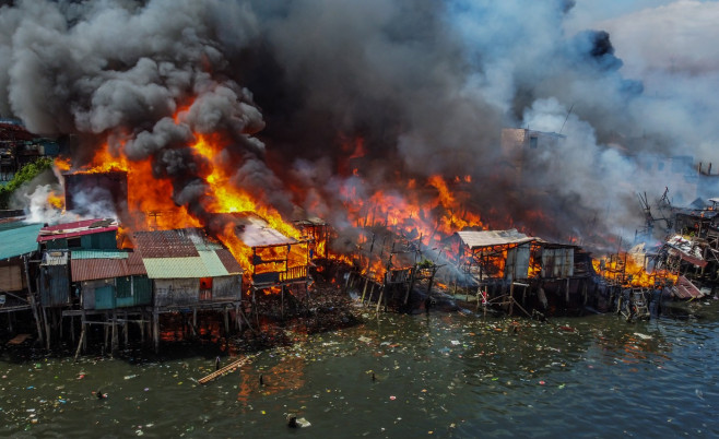 PHILIPPINES MANILA SLUM AREA FIRE