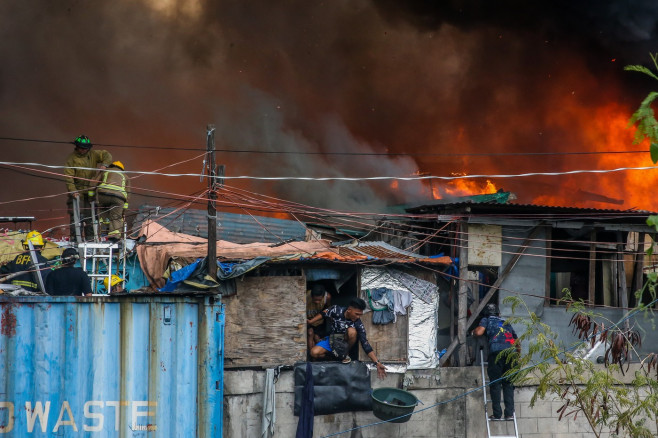 PHILIPPINES MANILA SLUM AREA FIRE