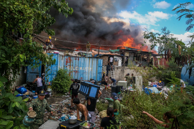 PHILIPPINES MANILA SLUM AREA FIRE