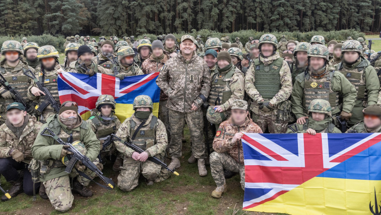 Luke Pollard and Ukrainian ambassador General Valerii Zaluzhnyi visit Ukrainian troops training in the east of England