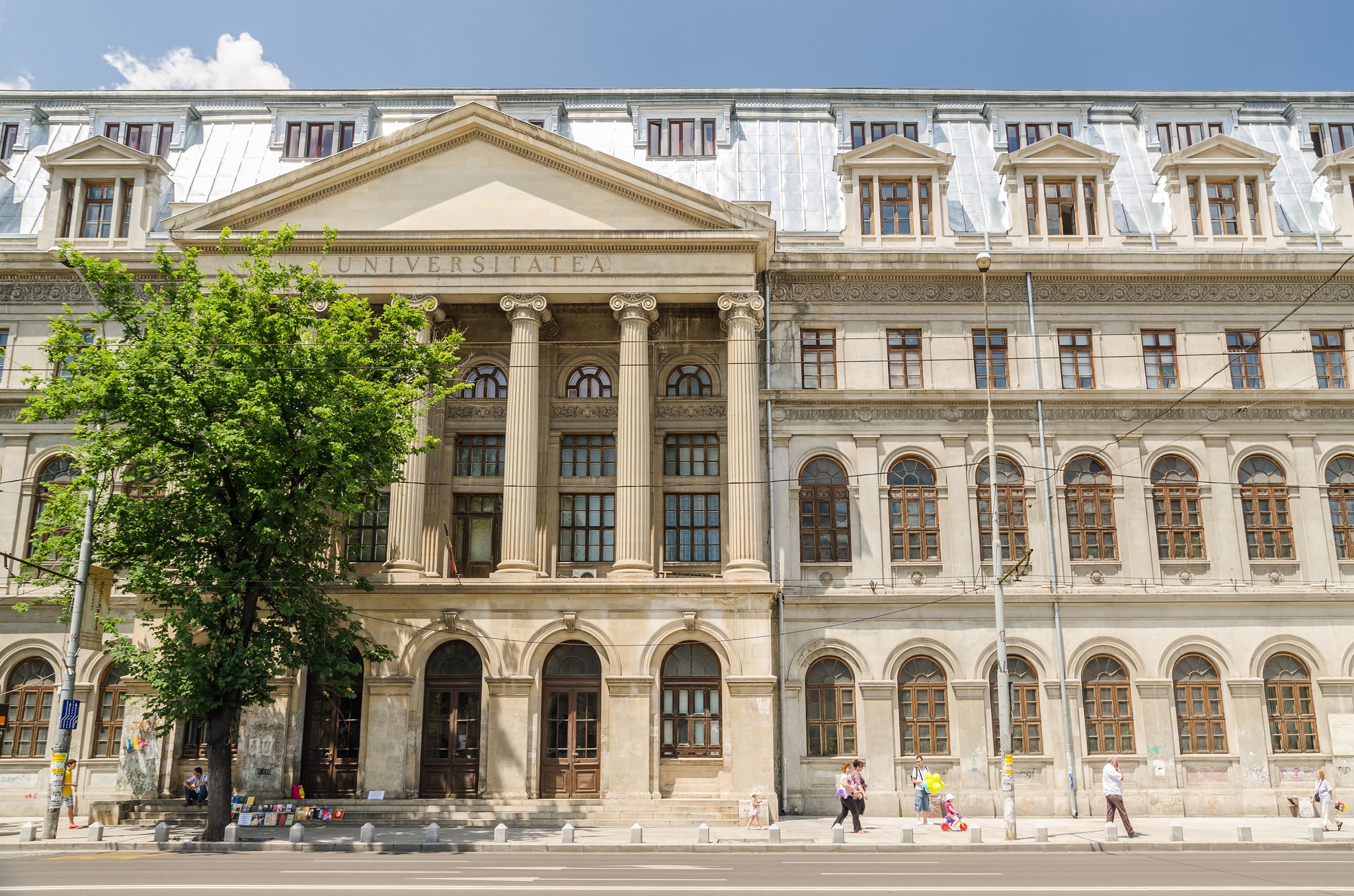 Universitatea din București: Românii să se informeze cât mai bine și să decidă viitorul țării în funcție de evidențe, nu de manipulări