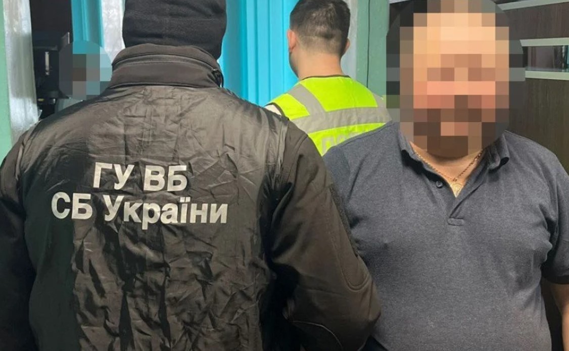 Fabrică de pașapoarte românești false, descoperită de autoritățile din Kiev. Cât costa un document