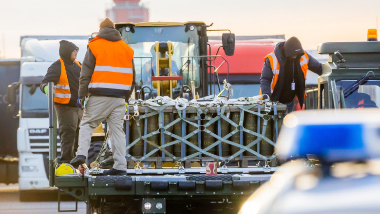 Rzeszow, Poland. 05th Apr, 2023. Artillery ammunition is loaded on a cargo plane of a US airline at Rzeszow-Jasionka airport. The U.S. Department of Defense has announced new military aid to Ukraine in the amount of $2.6 billion. The package would include