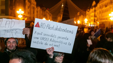 oamenii protesteaza la timisoara