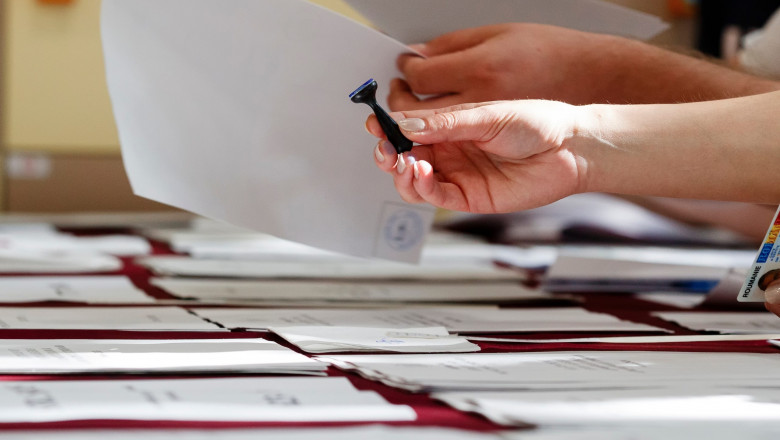 BEC dă curs cererii CCR: Voturile de la primul tur al alegerilor prezidențiale vor fi renumărate. Procesul a început joi seara
