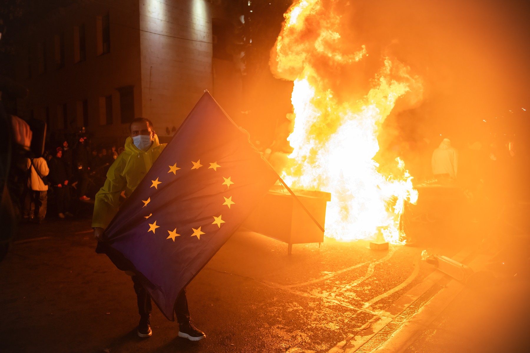 Violențe în Georgia, după ce premierul a suspendat negocierile cu UE. Protestatarii au încercat să forțeze intrarea în Parlament