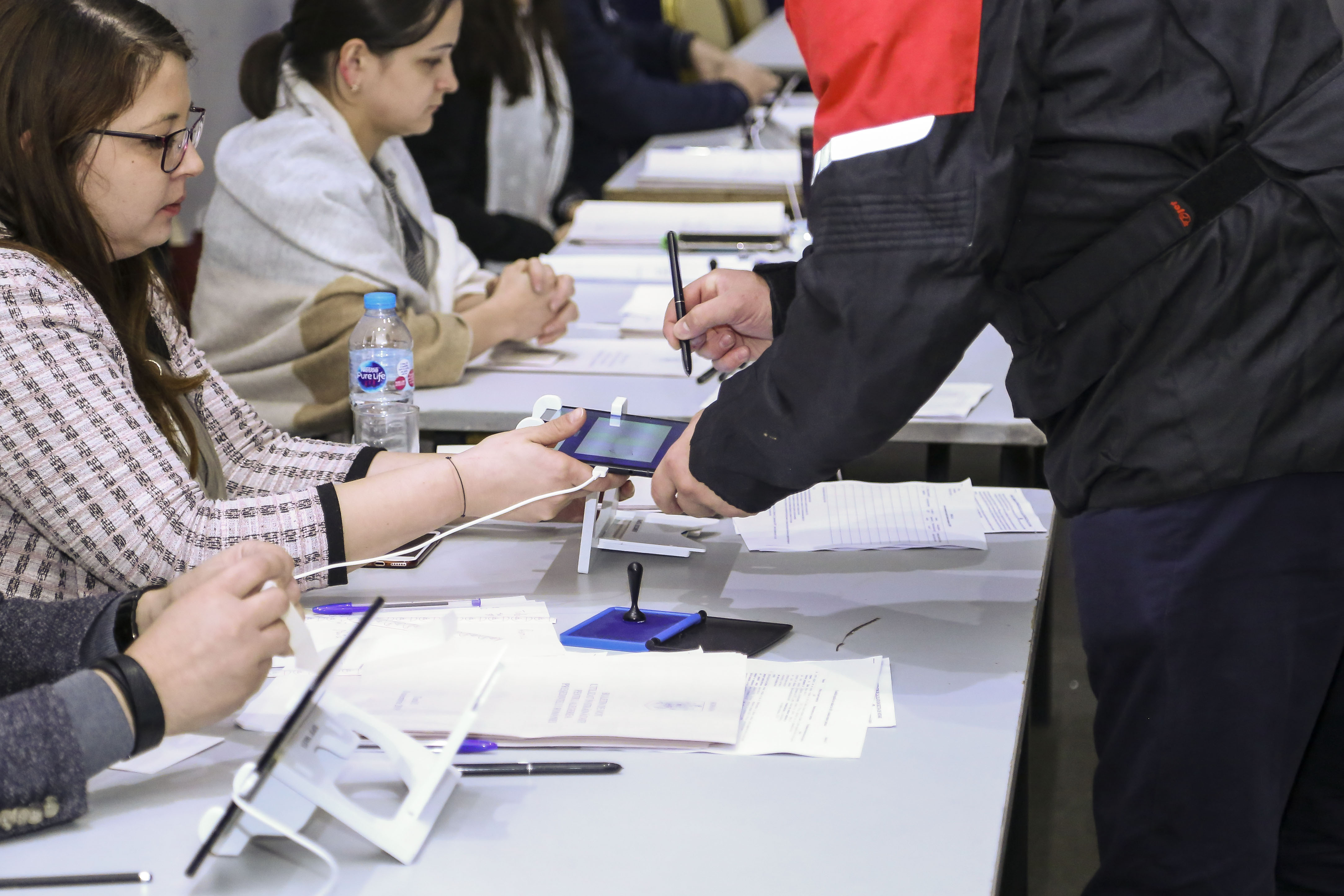 MAE anunță că trimite voturile din străinătate până în 3 decembrie. Numărătoarea ar trebui să se încheie pe 1 decembrie