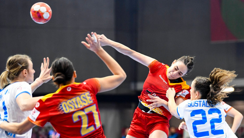 faza de joc din meciul romania cehia de la ce de handbal feminin