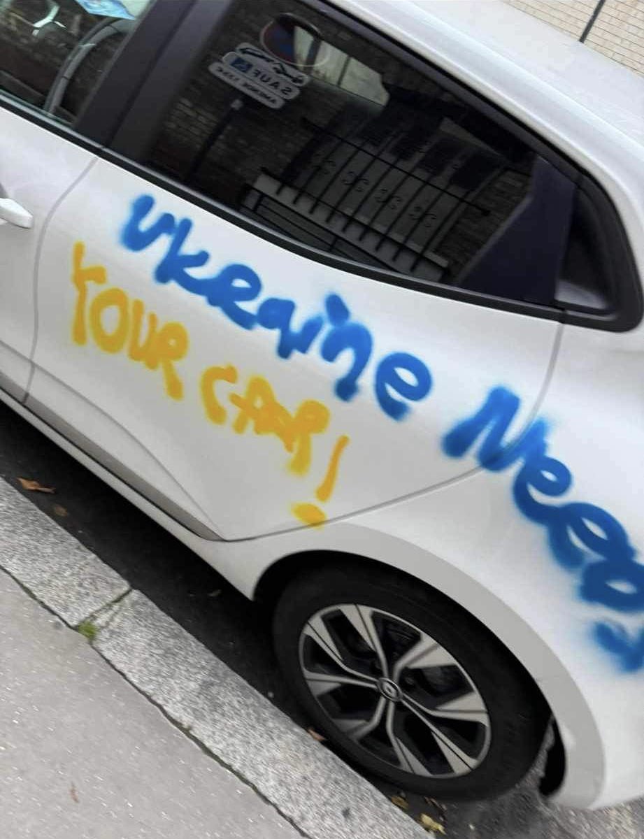 „Ucraina are nevoie de maşina ta!” Zeci de automobile au fost vandalizate în Franţa cu acest mesaj misterios