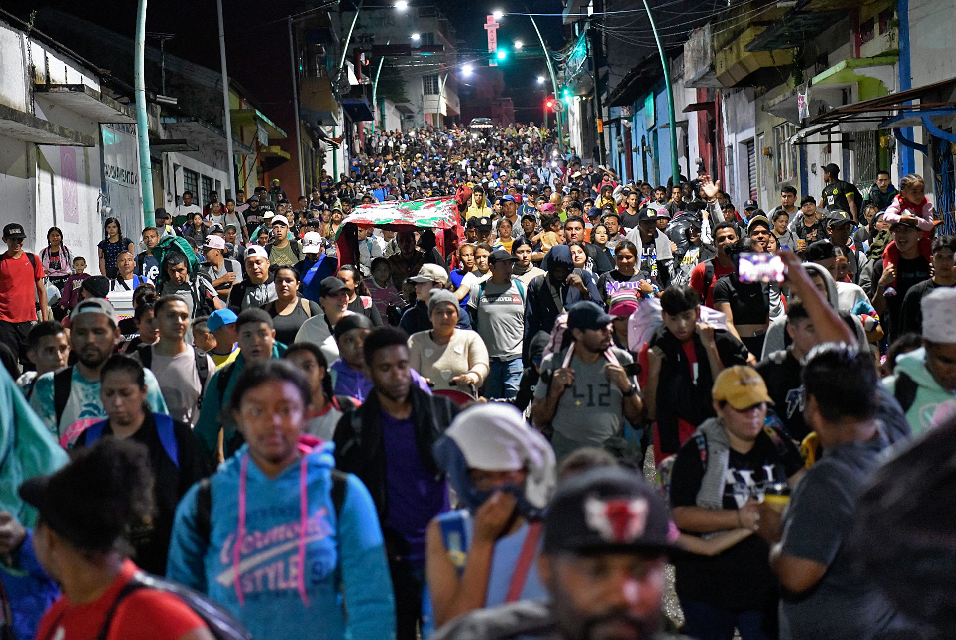 Mii de migranţi au format o caravană în Mexic pentru a ajunge în SUA înainte ca Trump să preia puterea