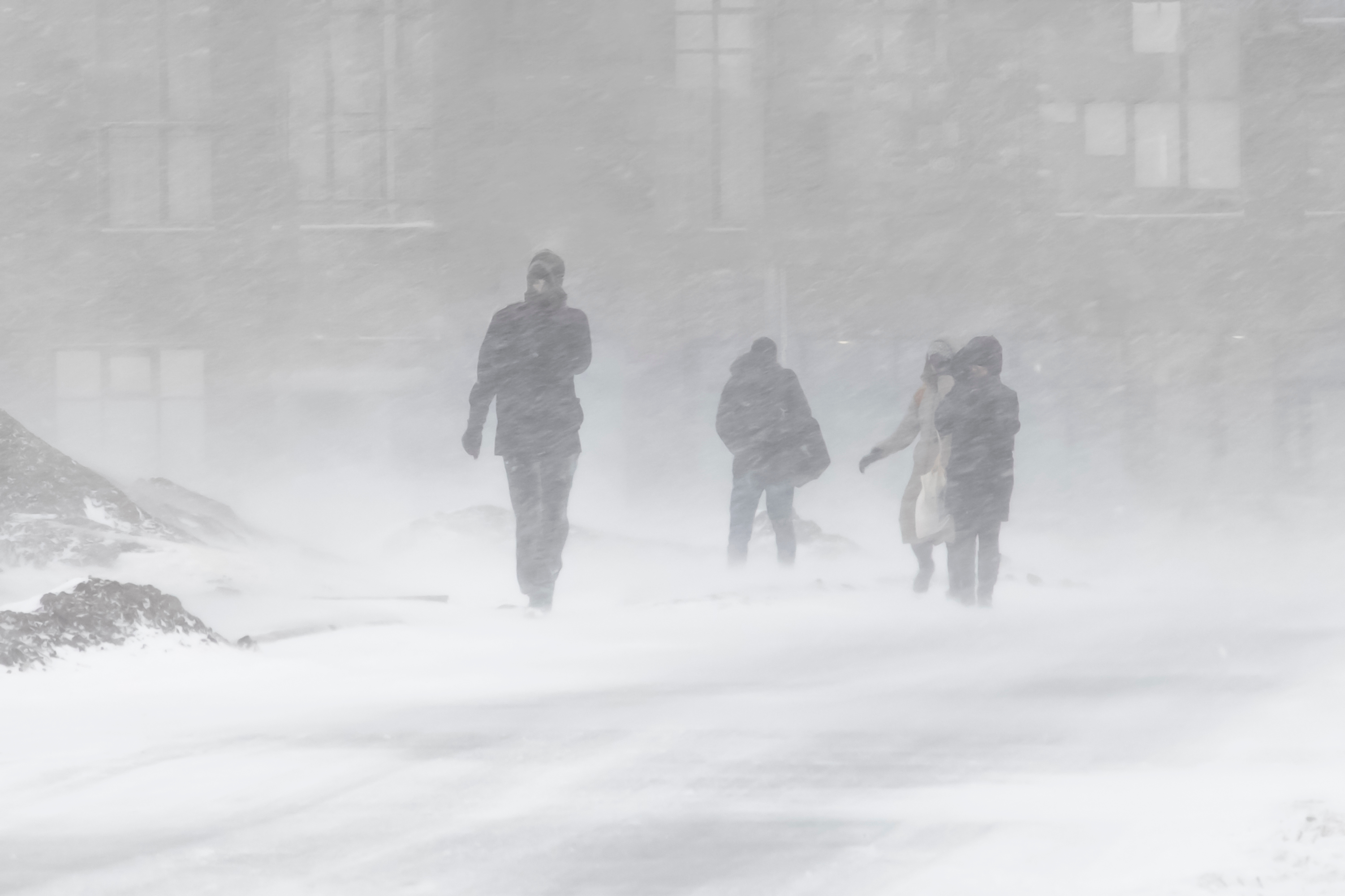 Cod roșu de viscol în 7 județe. Meteorologii au extins avertizările de vreme rea. Unde sunt așteptate ninsori și vânt puternic HARTĂ