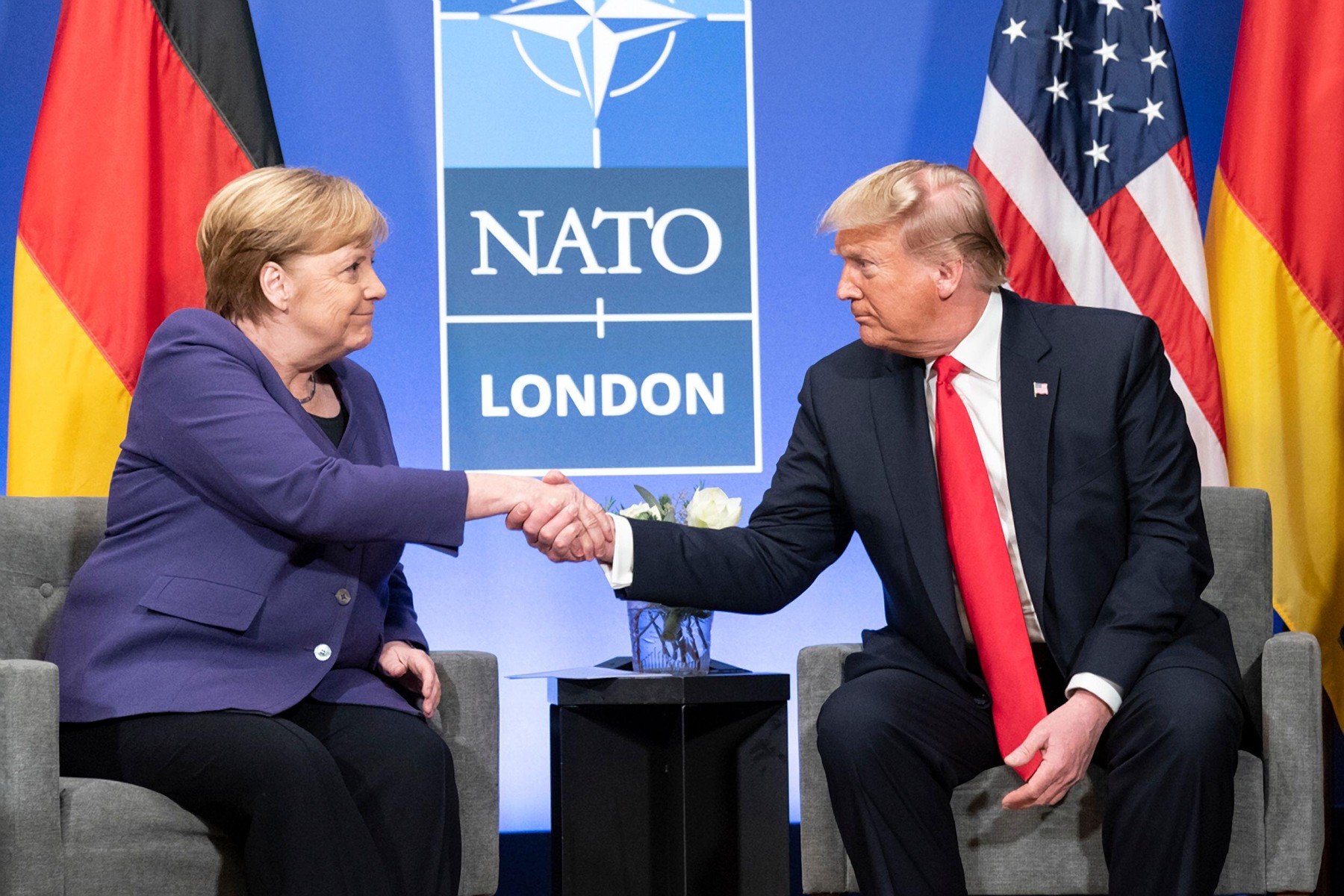 „Trump părea complet fascinat de Putin”. Ce spune fostul cancelar german Merkel despre întâlnirile avute cu liderul american