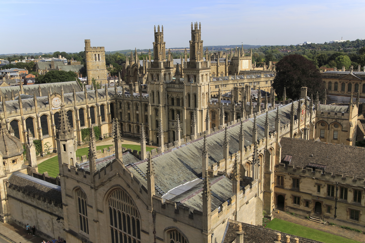 „Calul troian” din învățământul britanic: De ce este China mărul discordiei în alegerea noului cancelar al Universității Oxford