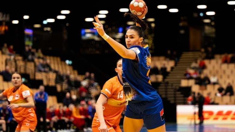 faza de joc din meciul de handbal feminin olanda romania