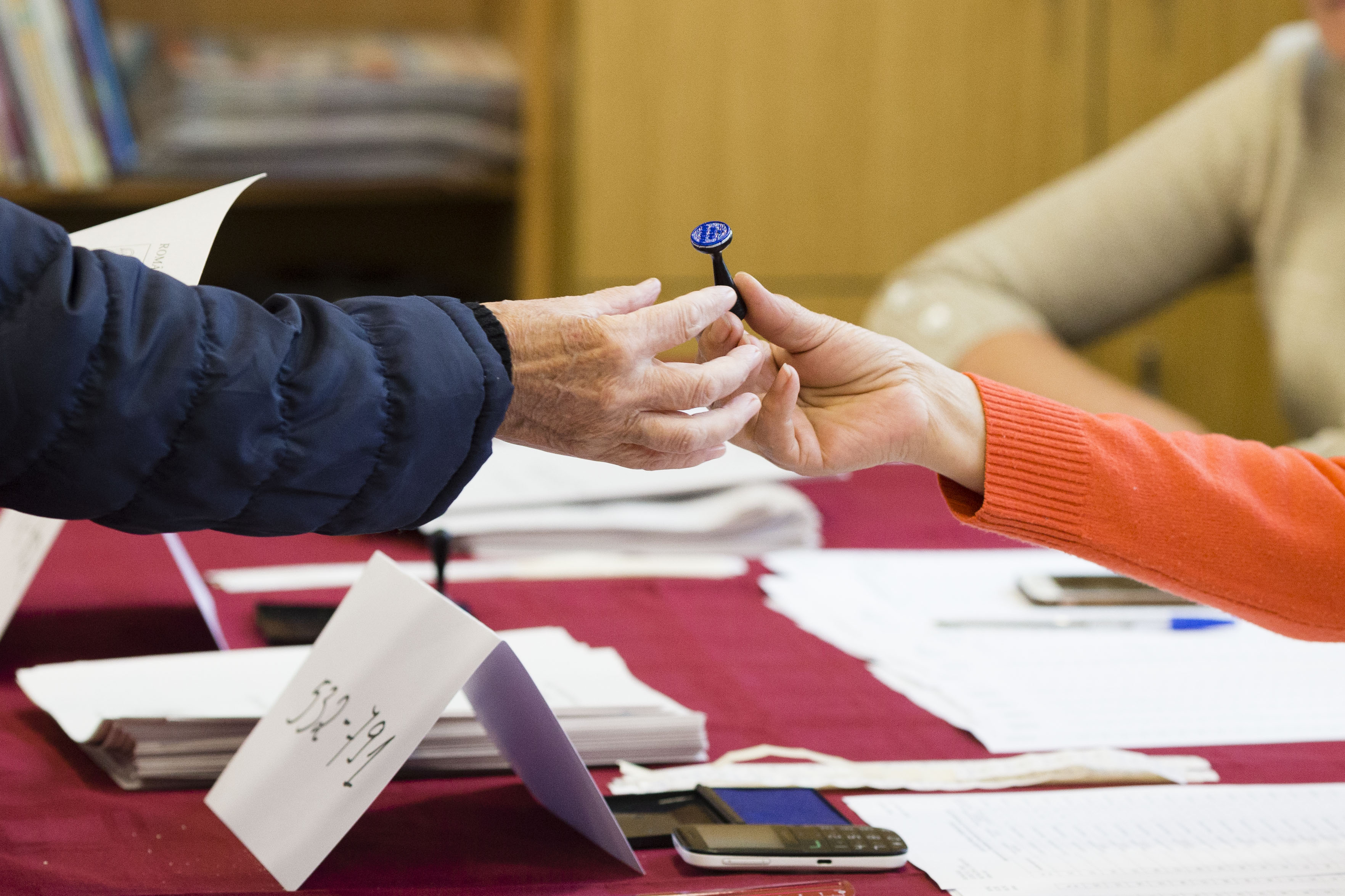 Alegeri prezidențiale 2024, turul I. Secțiile de vot din țară s-au deschis. Date esențiale despre scrutin