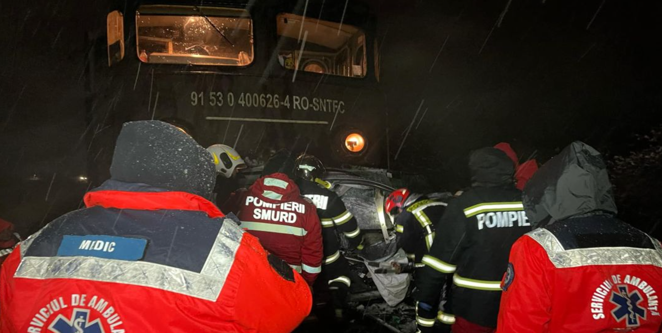 Accident feroviar grav la Lugoj. Un bărbat a murit după ce mașina pe care o conducea a fost lovită de un tren