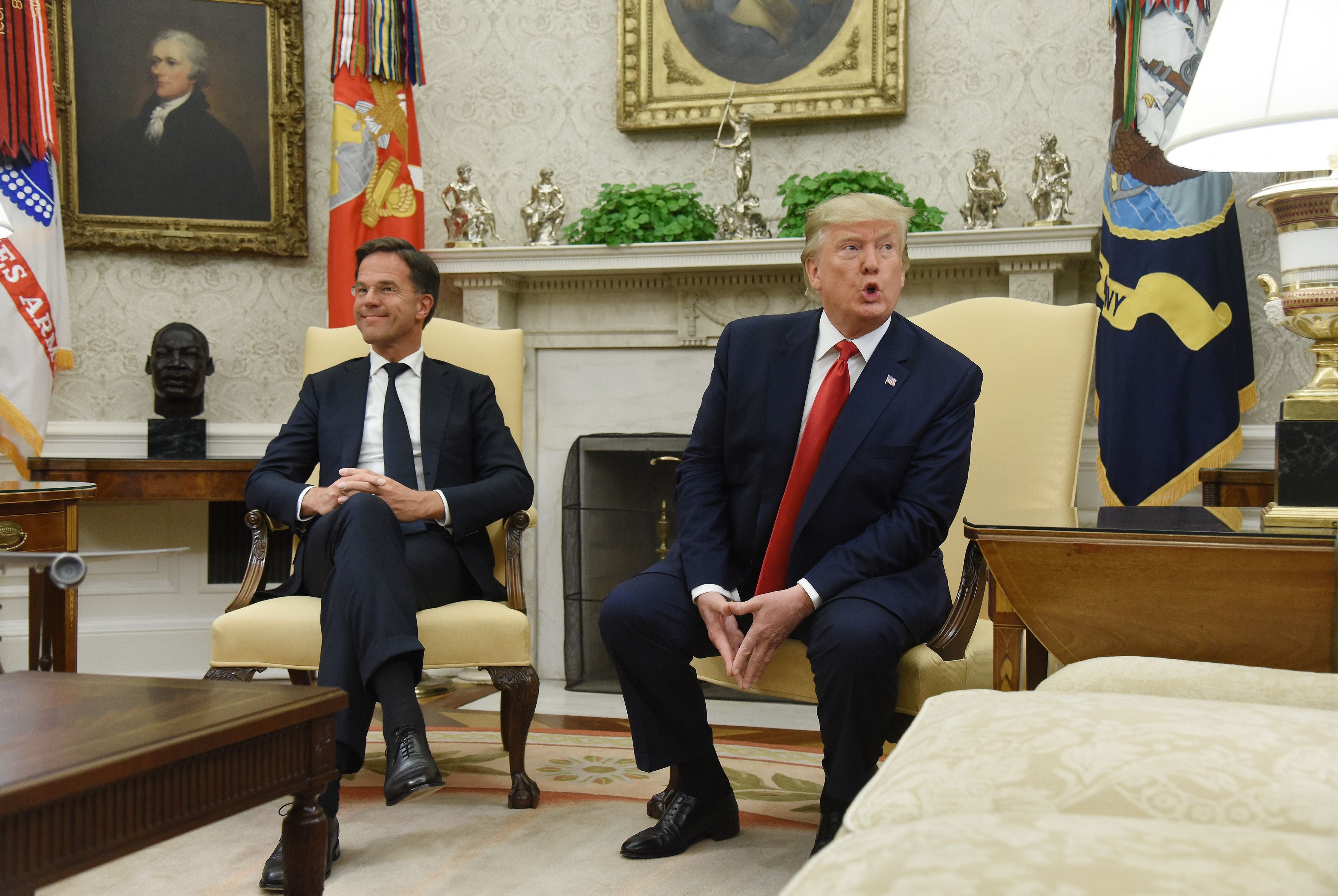 Mark Rutte l-a vizitat pe Donald Trump în Florida. Mesajul scurt postat de purtătoarea de cuvânt a NATO după întâlnire