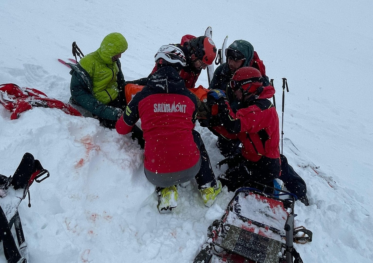 Doi turiști, surprinși de avalanșă la Bâlea Lac. „I-a adus și i-a aruncat peste stânci”. În ce stare se află