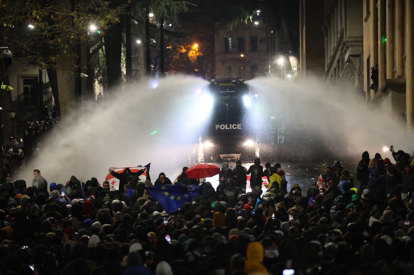 SUA condamnă „folosirea excesivă a forței” împotriva protestatarilor din Georgia. Poliția a folosit tunuri cu apă și gaze lacrimogene