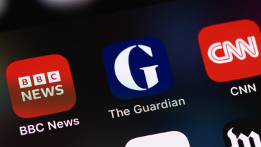 The,Guardian,Logo,Mobile,App,Icon,On,A,Screen,Smartphone,