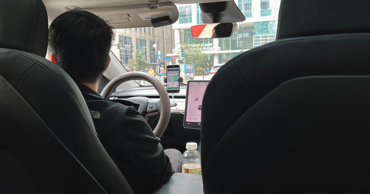 Șofer de ride-sharing reținut pentru avansuri sexuale