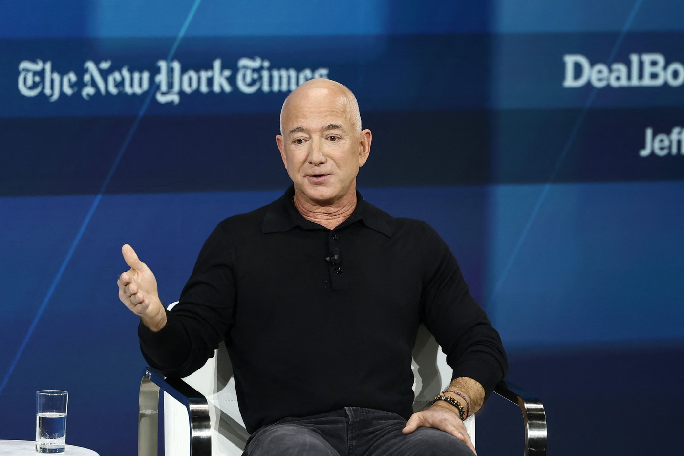 Jeff Bezos: „Inteligenţa artificiala este intr-o bula speculativa, dar beneficiile pentru societate vor fi gigantice”