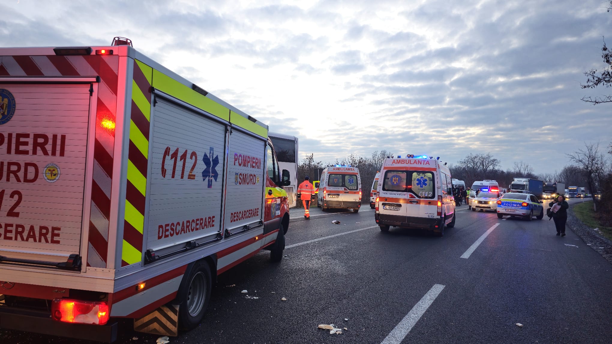 Accident rutier grav între un autocar şi un autotren, în județul Ialomița. Șapte persoane au fost duse la spital