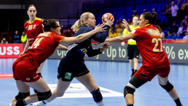 faza de joc din meciul romania suedia de la ce 2024 de handbal feminin