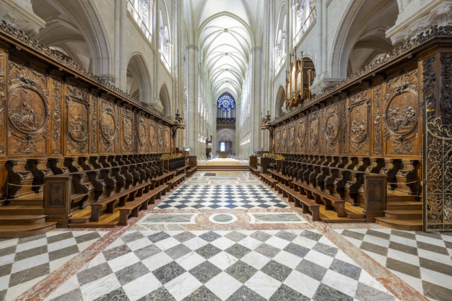 FRANCE PARIS NOTRE DAME CATHEDRAL INTERIOR VIEW