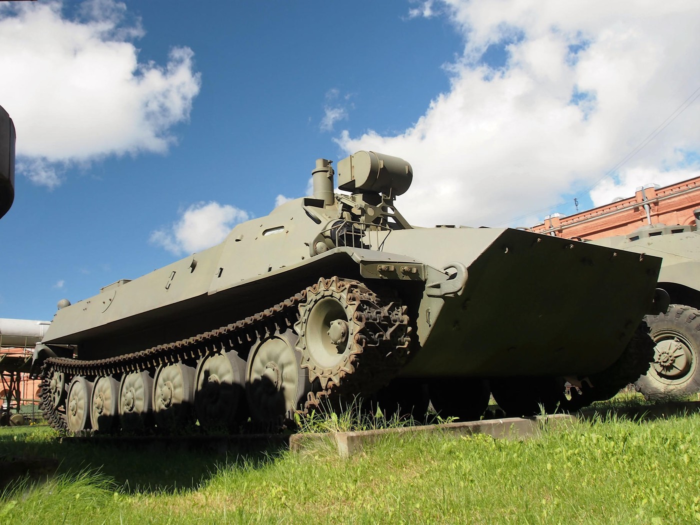 Armata ucraineană a transformat un blindat din epoca sovietică într-o armă sofisticată de luptă