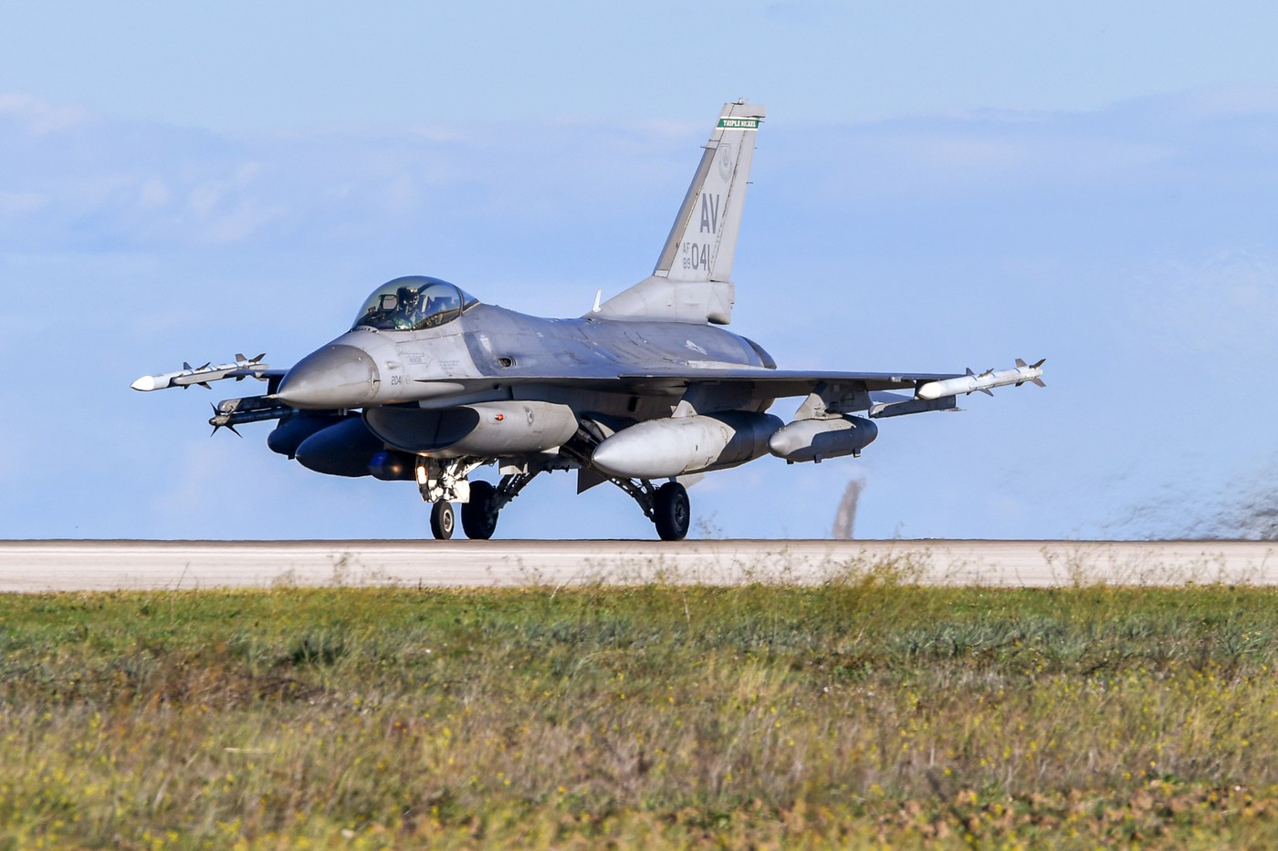 Zelenski: Ucraina a primit al doilea lot de avioane de luptă F-16 din Danemarca
