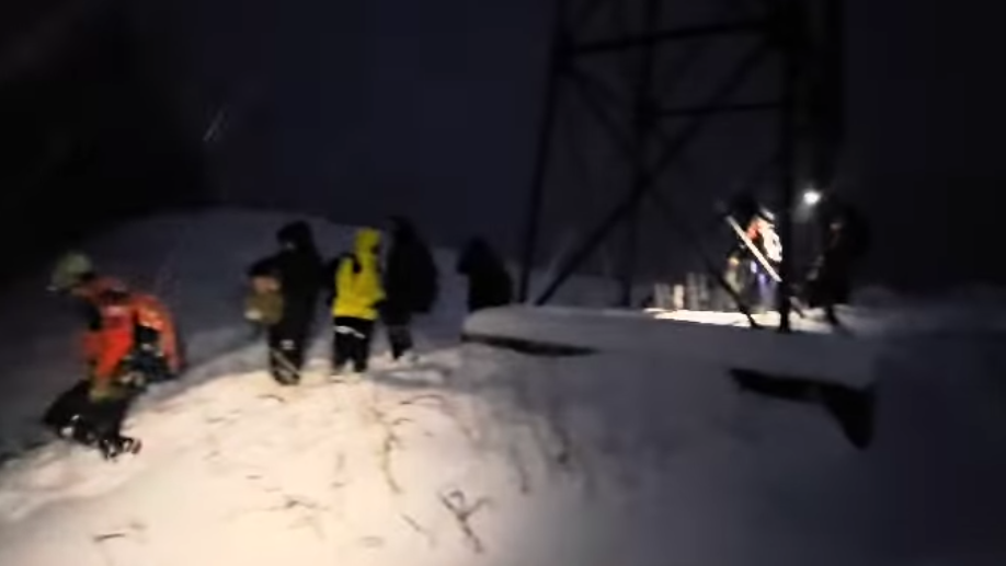Turişti blocaţi pe munte în Bucegi. S-a depus zăpadă în cantităţi mari și este pericol de avalanşe