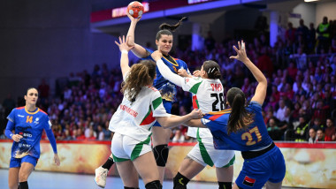 faza de joc din meciul romania - ungaria de la CE 2024 de handbal feminin