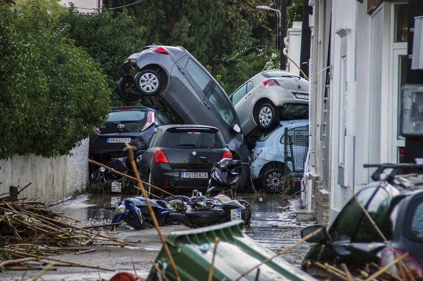 Furtuna Bora a făcut prăpăd pe insula grecească Rodos. Imagini ca la inundațiile din Spania