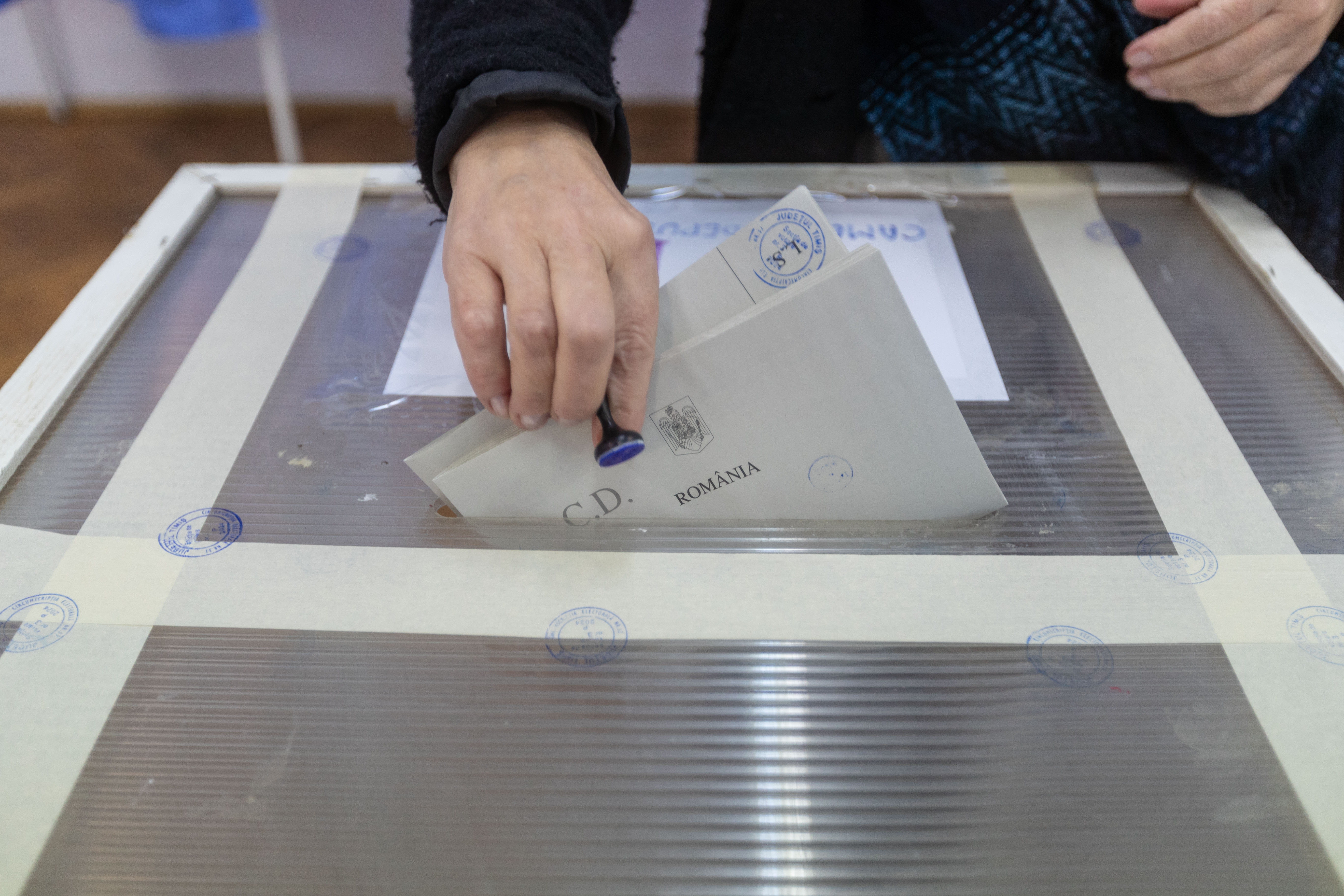 Alegeri parlamentare 2024. Un bărbat din județul Buzău este acuzat că a plătit mai mulți alegători pentru a vota un anumit partid