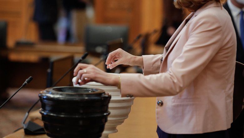 Președintele Camerei Deputaților în România. Cum este ales și care sunt atribuțiile pe care trebuie să le îndeplinească. Foto Shutterstock