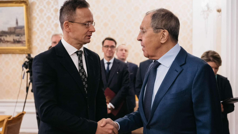 Peter Szijjarto dă mâna cu Serghei Lavrov