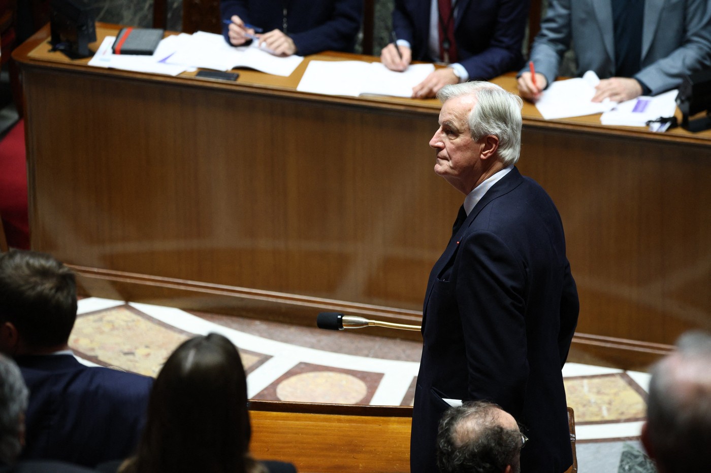 Guvernul Barnier este aproape de colaps în Franța. Partidele extremiste anunță că vor vota pentru o moțiune de cenzură