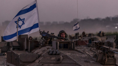 militari israelieni cu tancuri