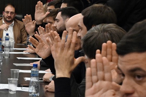 Parlamentul din regiunea separatistă georgiană Abhazia a votat împotriva acordului de investiţii cu Rusia, care a declanşat proteste