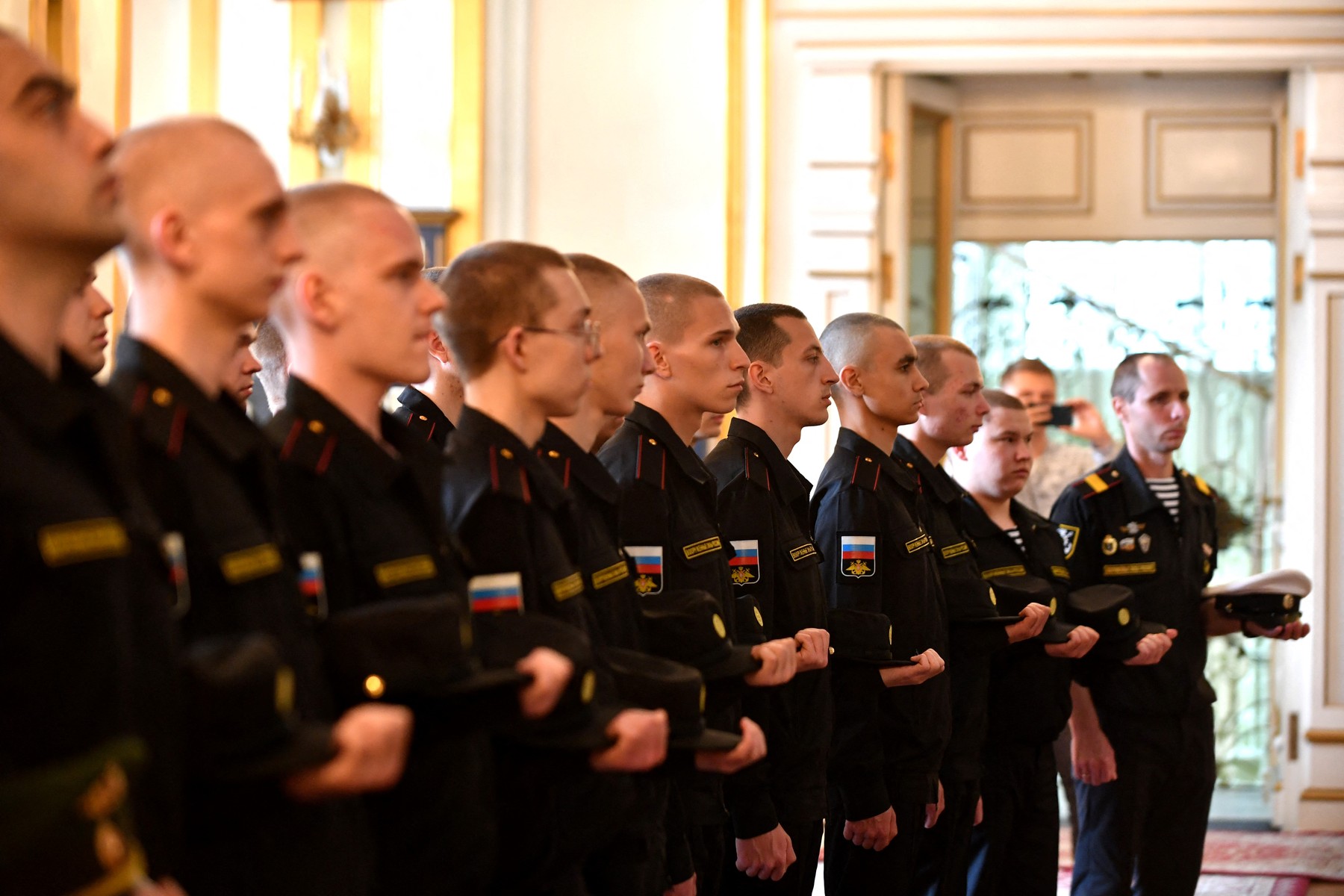 Armata rusă se bazează din ce în ce mai mult pe soldați „voluntari”. Ce strategie pot adopta ucrainenii