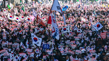 Pro South Korean president Yoon rally ahead of impeachment voting