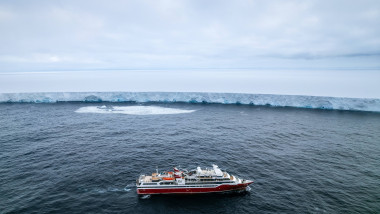 ICEBERG A23A : The largest iceberg in the world