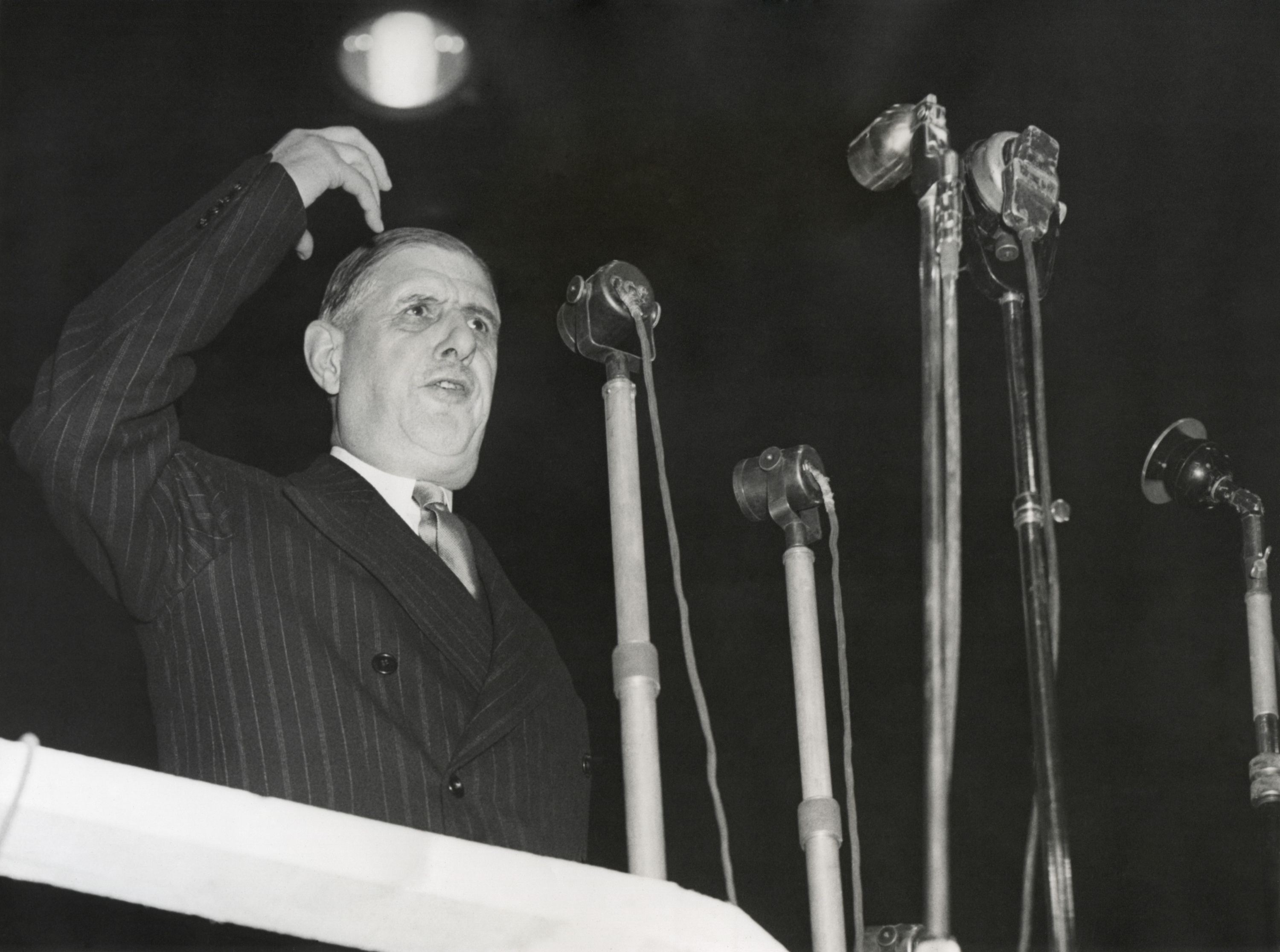 Suma uriașă cu care au fost vândute mai multe documente și suvenire ale generalului Charles de Gaulle. Unde vor merge banii
