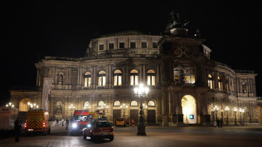 Semperoper evacuated after dizzy spells