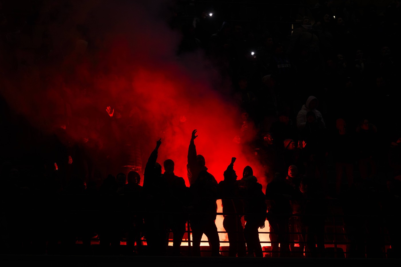 Legăturile ultrașilor Inter și AC Milan cu mafia italiană și grupări neo-naziste. Ce arată o investigație a procurorilor din Milano