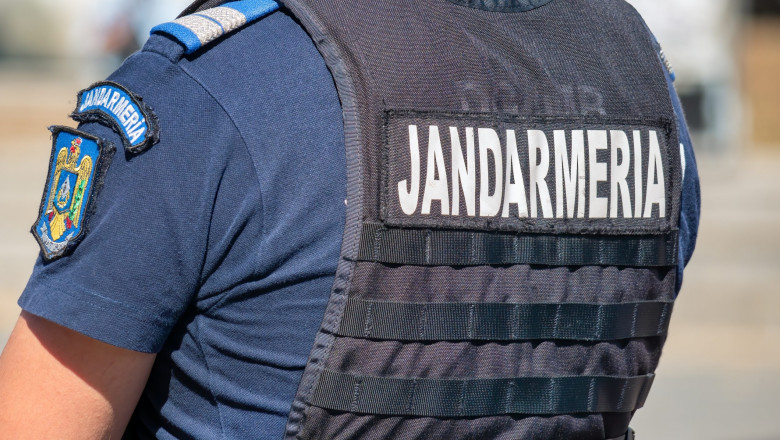 jandarm în uniformă