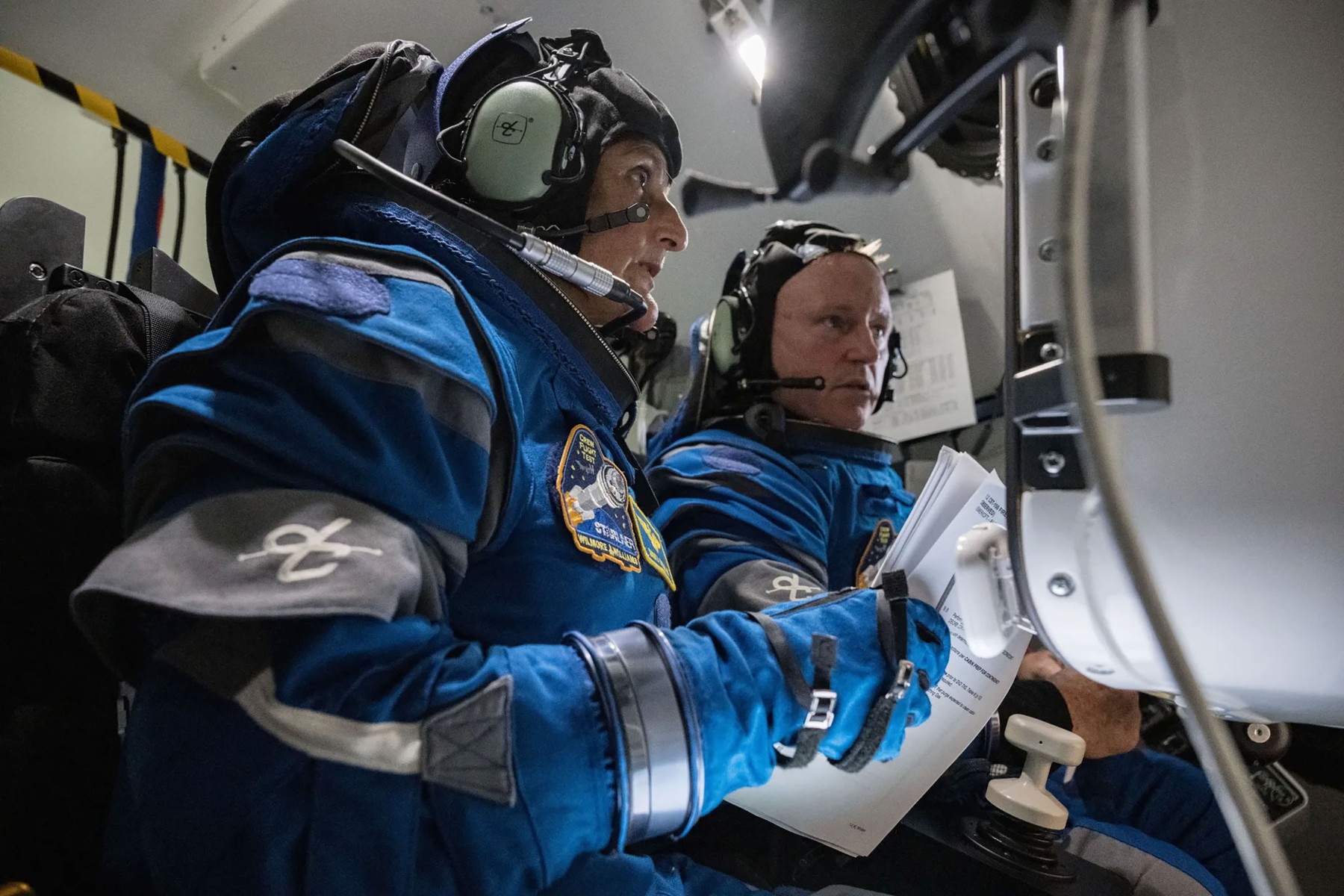 NASA amână din nou întoarcerea pe Pământ a celor doi astronauți blocați în spațiu. De ce misiunea de o săptămână ajunge la nouă luni