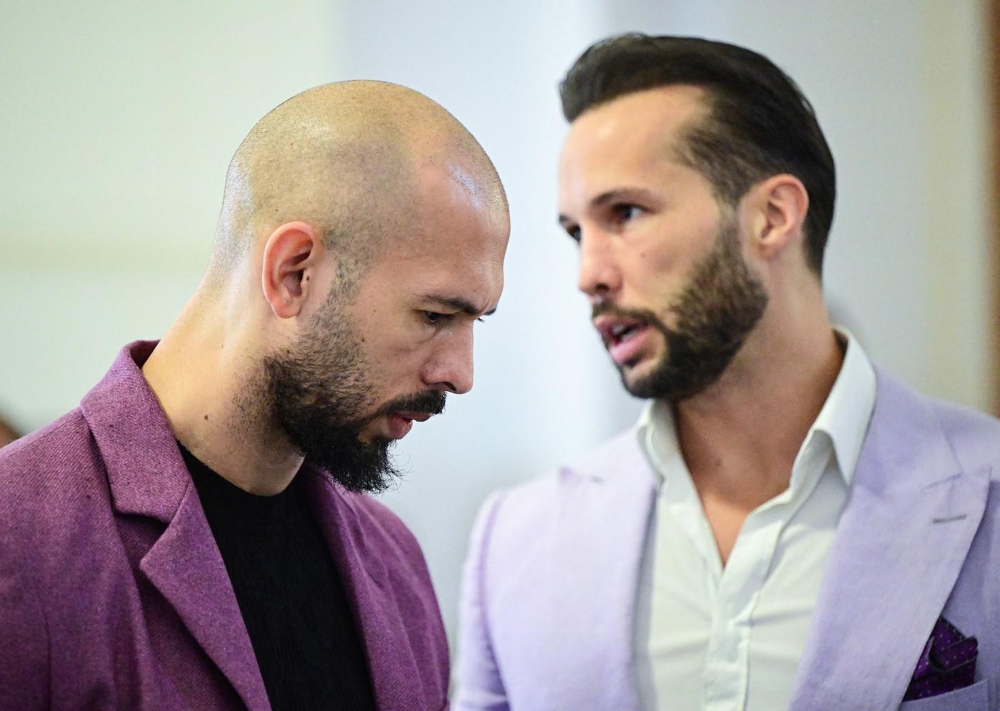 Frații Tate rămân fără două milioane de lire sterline, după ce au fost acuzați de fraudă fiscală în Marea Britanie