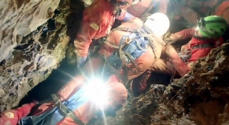 Italy, Bueno Fonteno cave near Bergamo: Rescuers at work to save Italian caver Ottavia Piano trapped 585m underground